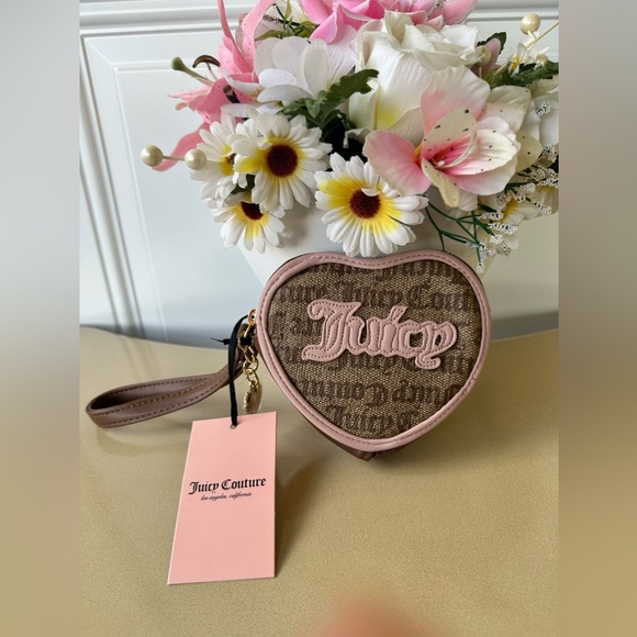 Juicy Couture Status Chestnut Chino Paparazzi Heart Zip Around Wristlet - Picture 2 of 6